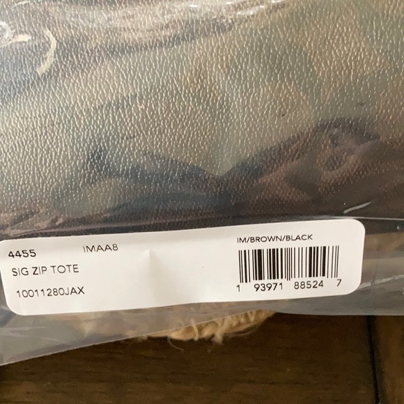 Coach Zip Top Tote Signature Canvas - Picture 5 of 5